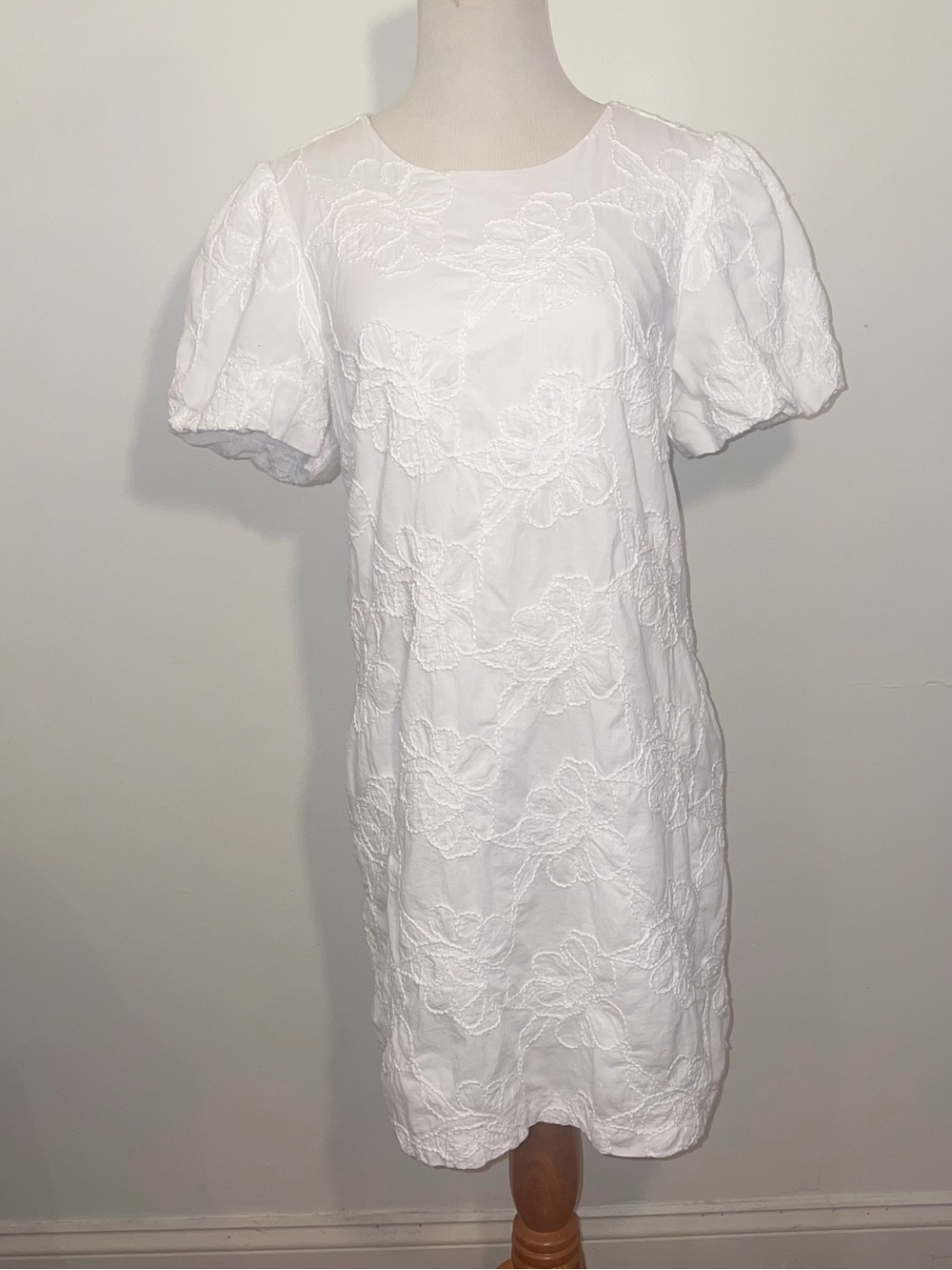 White Puff-Sleeve Floral Embroidered cotton Shift Dress
